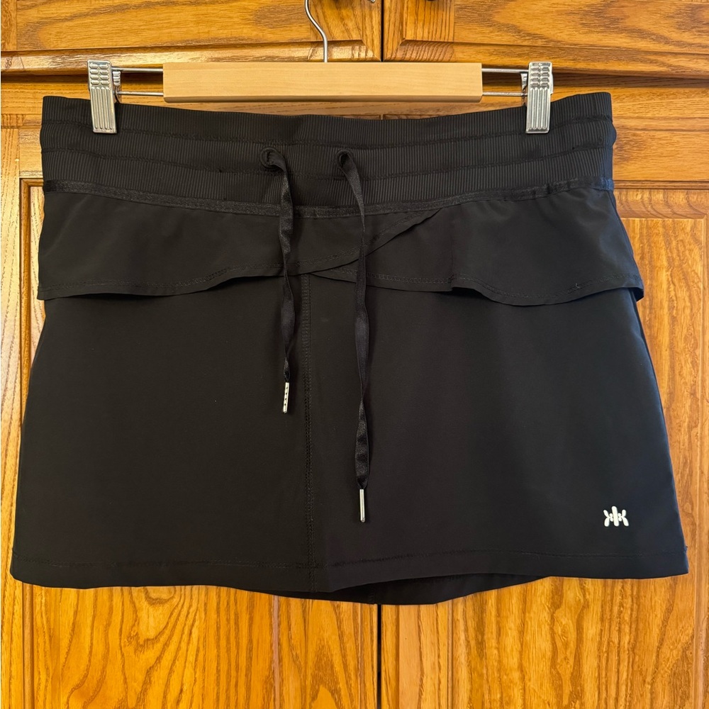 Stylish Black Ruffle Skort Women's Size Large Blk. Drawstring & Back zip pocket